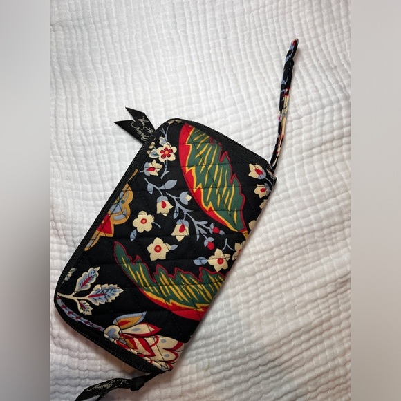 Vera Bradley 2 piece set - Crossbody & Wallet. - Picture 8 of 9